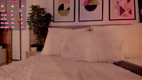 Luna Ruso  online show from 04/06/26, 08:10