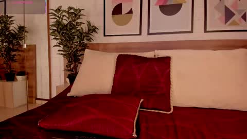 Luna Ruso  online show from 05/13/26, 08:38
