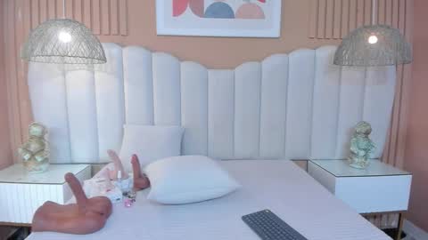 Luna online show from 03/11/26, 11:27