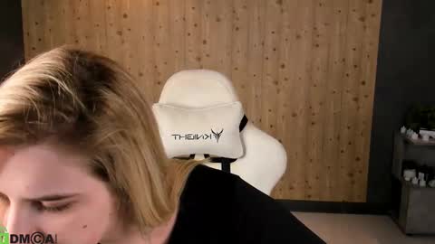 LunasShine online show from 02/06/26, 04:17