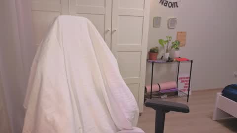 Snapshot of lunatale chatting on 01/18/26, 02:54 Kate online show from 01/18/26, 02:54