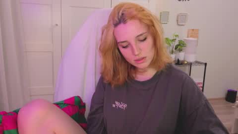 Snapshot of lunatale chatting on 01/19/26, 03:05 Kate online show from 01/19/26, 03:05