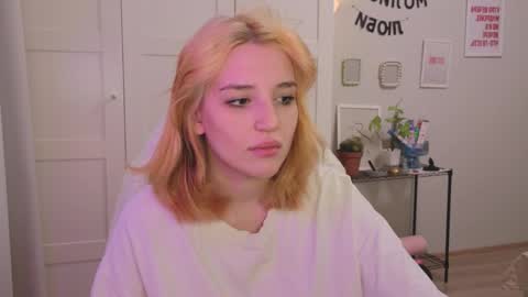 Snapshot of lunatale chatting on 02/04/26, 08:42 Kate online show from 02/04/26, 08:42