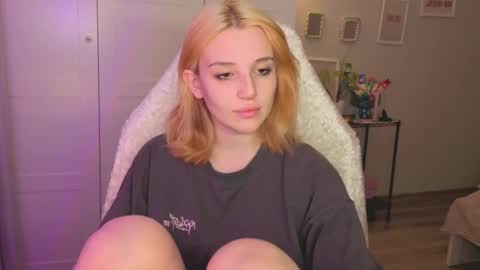 Snapshot of lunatale chatting on 02/06/26, 09:51 Kate online show from 02/06/26, 09:51