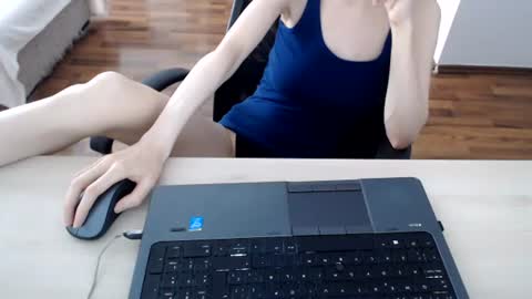 Snapshot of lunavibe_ chatting on 07/03/26, 12:00 lunavibe_ online show from 07/03/26, 12:00