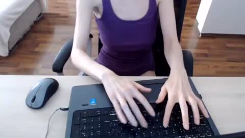 Snapshot of lunavibe_ chatting on 07/15/26, 12:10 lunavibe_ online show from 07/15/26, 12:10