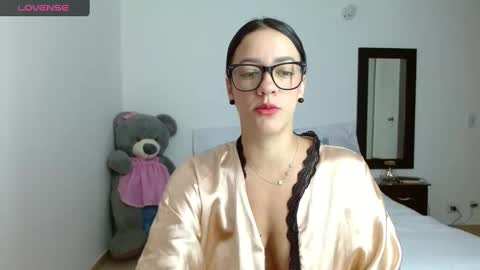 lunayois02 online show from 12/30/24, 11:59