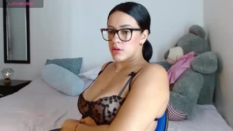 lunayois02 online show from 09/19/25, 03:30