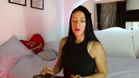 lunayois02 online show from 02/09/26, 02:04