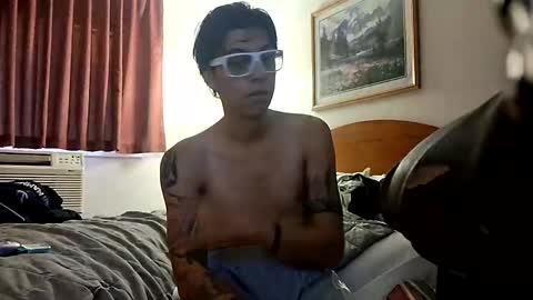 Snapshot of lunn10mcl chatting on 11/21/25, 11:36 lunn10mcl online show from 11/21/25, 11:36