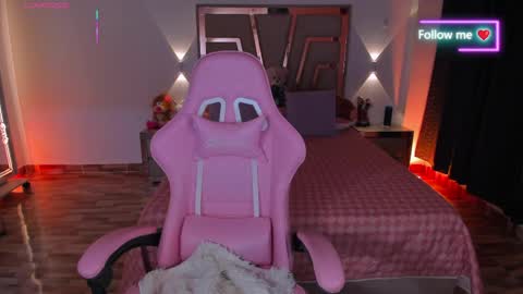 LUNA ROSE online show from 04/18/26, 07:56