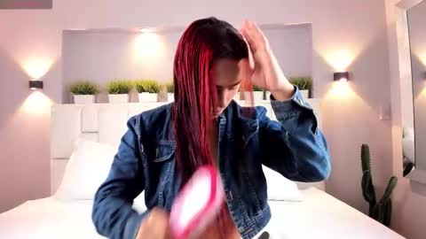 L U N N A online show from 02/01/26, 04:11