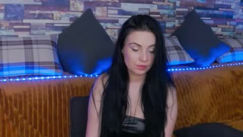 LunnaGray online show from 12/16/25, 05:23