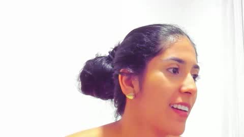 Snapshot of lunnarossee chatting on 11/30/25, 04:49 online show from 11/30/25, 04:49