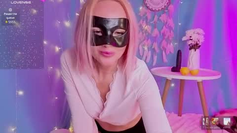 Snapshot of lunvision chatting on 04/13/26, 03:28 My name Lun online show from 04/13/26, 03:28