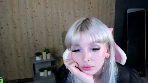 Snapshot of lura_lust chatting on 07/20/26, 04:27 Lura-Lust online show from 07/20/26, 04:27