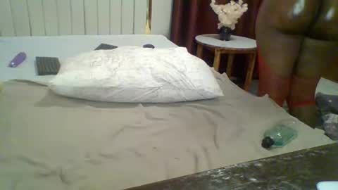 luscious online show from 11/29/25, 07:00