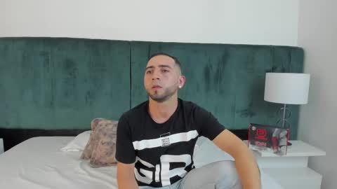 Snapshot of lushian_luna chatting on 11/01/25, 11:18 Lushian And Luna online show from 11/01/25, 11:18