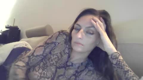 Snapshot of lusisart chatting on 12/17/25, 09:32 Lusisart online show from 12/17/25, 09:32