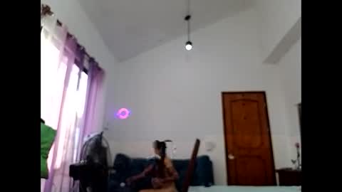 Snapshot of lusrodri chatting on 02/17/25, 01:10 Sebastian E. online show from 02/17/25, 01:10