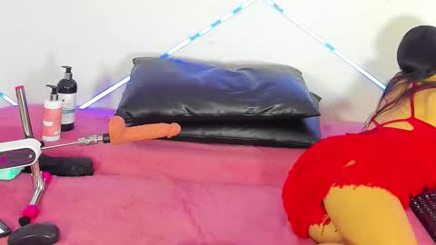 Snapshot of lussiewillow chatting on 10/26/25, 03:34 Lussie online show from 10/26/25, 03:34