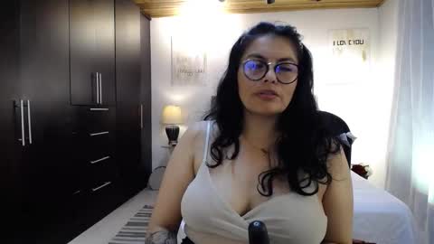 Snapshot of lust_mom chatting on 03/10/25, 11:27 Angela 3 online show from 03/10/25, 11:27