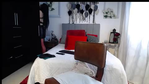 Snapshot of lust_mom chatting on 11/26/25, 01:23 Angela 3 online show from 11/26/25, 01:23