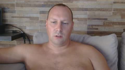 Snapshot of lustonfan chatting on 04/03/26, 07:01 lustonfan online show from 04/03/26, 07:01