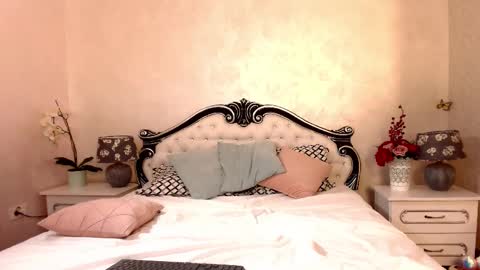 Snapshot of lustyrosee chatting on 01/11/25, 12:33 Rose online show from 01/11/25, 12:33