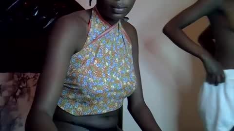 lutino_lovebirds online show from 03/09/26, 04:27