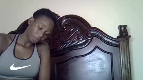 lutino_lovebirds online show from 03/11/26, 05:35