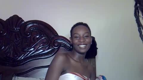 lutino_lovebirds online show from 03/24/26, 09:25