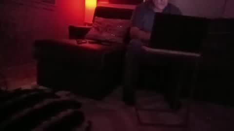 Snapshot of luv2toknstrok chatting on 09/21/25, 11:01 Luv2tokNstrok online show from 09/21/25, 11:01