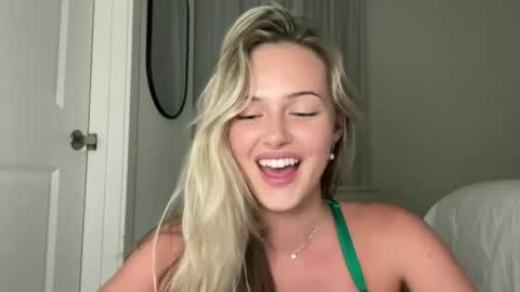 Snapshot of luvaimee chatting on 09/21/25, 04:03 Aimee online show from 09/21/25, 04:03