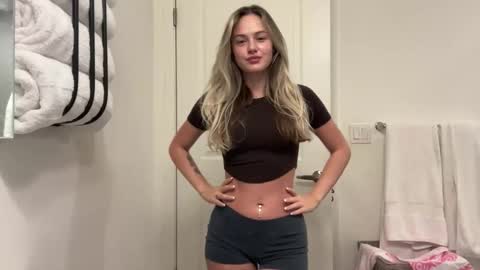 Snapshot of luvaimee chatting on 11/25/25, 04:51 Aimee online show from 11/25/25, 04:51