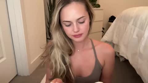 Snapshot of luvaimee chatting on 12/01/25, 03:00 Aimee online show from 12/01/25, 03:00