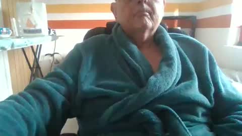 Snapshot of luvbigtits271 chatting on 01/14/26, 12:00 luvbigtits271 online show from 01/14/26, 12:00