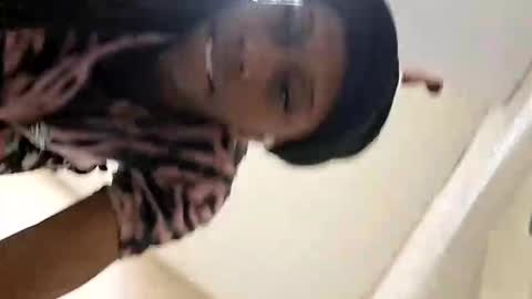 Snapshot of luvbug555 chatting on 11/12/25, 08:04 luvbug555 online show from 11/12/25, 08:04