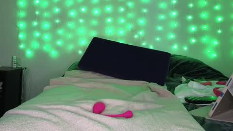 Shauna online show from 02/09/25, 05:43