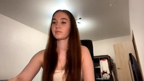 Luna Muna online show from 12/18/25, 09:21