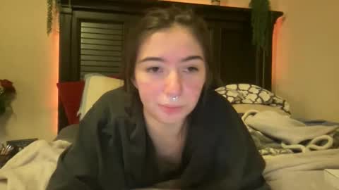 Snapshot of luvrxstarx chatting on 11/30/25, 12:47 luvrxstarx online show from 11/30/25, 12:47