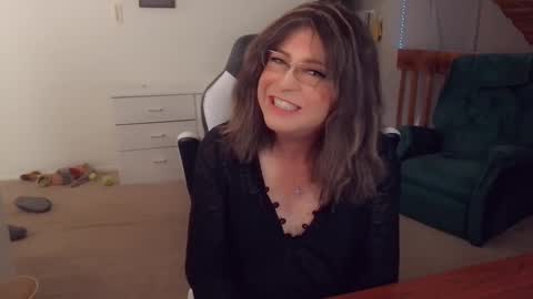 Britney online show from 10/06/25, 07:44