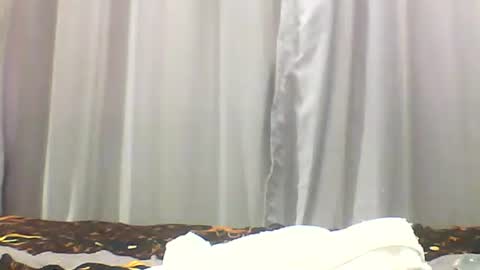 Bee Bee online show from 01/12/26, 01:00