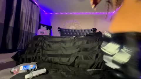 luvvlee online show from 03/26/26, 06:52