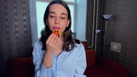 Eliza online show from 11/10/25, 11:31