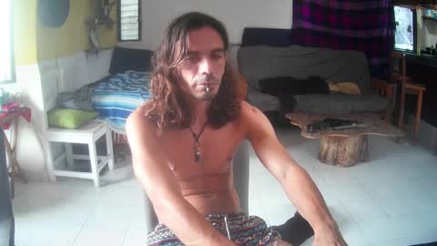 Snapshot of lux_uri chatting on 09/14/25, 09:03 James online show from 09/14/25, 09:03