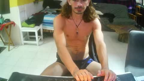 Snapshot of lux_uri chatting on 09/30/25, 02:27 James online show from 09/30/25, 02:27