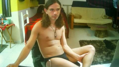 Snapshot of lux_uri chatting on 11/08/25, 11:25 James online show from 11/08/25, 11:25