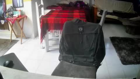 Snapshot of lux_uri chatting on 11/13/25, 10:52 James online show from 11/13/25, 10:52