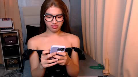 queen lux online show from 02/20/25, 11:54